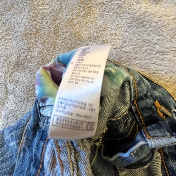 Forever 21 distressed blue jean shorts Size 30 - Picture 6 of 7